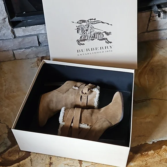 Authentic Burberry booties - Picture 10 of 11